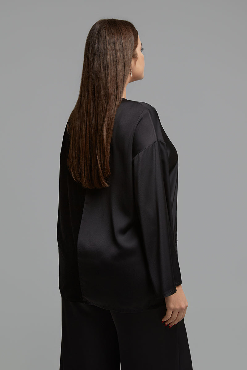 Blouse with lace trim