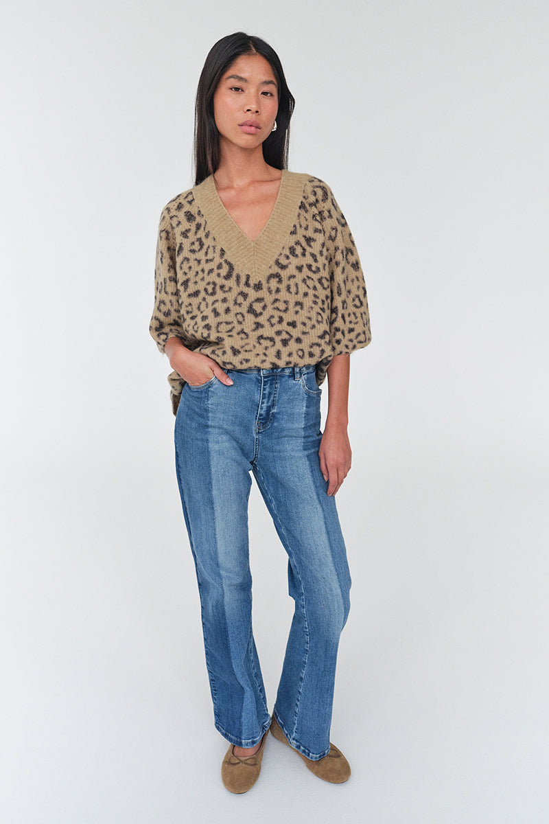 MMTaci V-Neck Leo Knit
