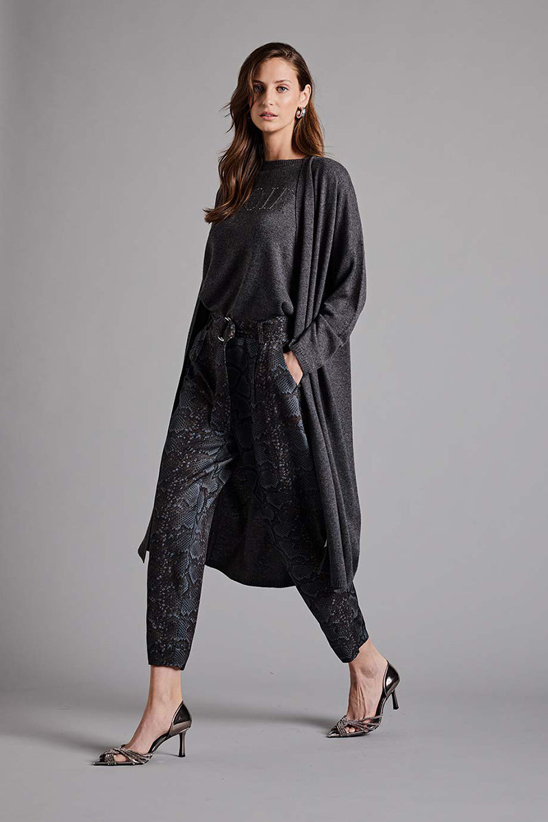 Trousers in viscose twill