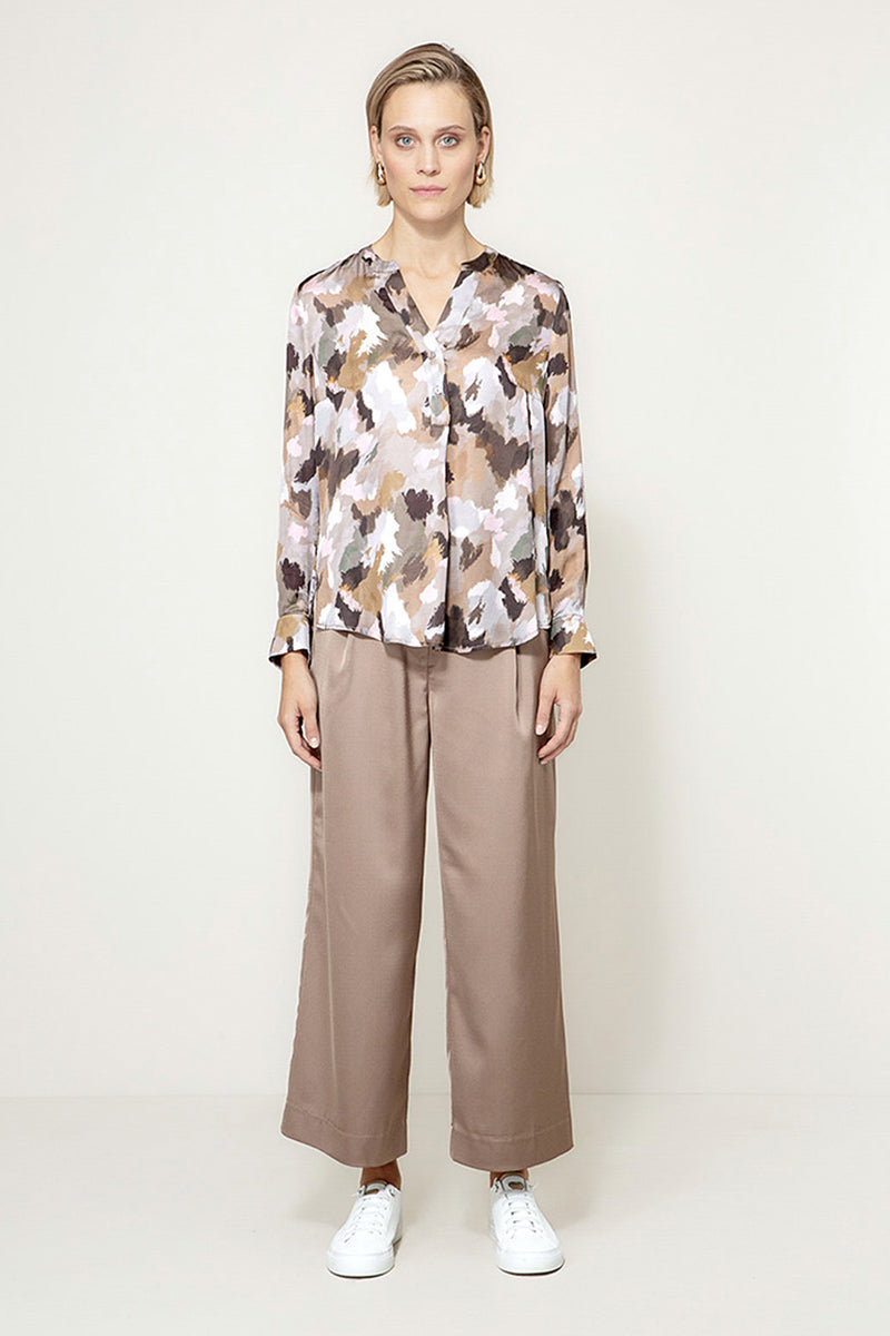 Blouse in viscose satin print