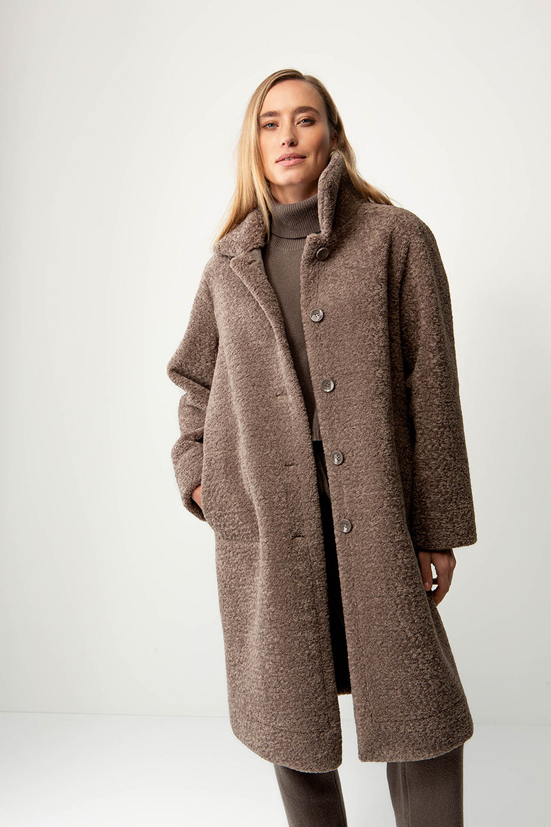 Coat in faux fur