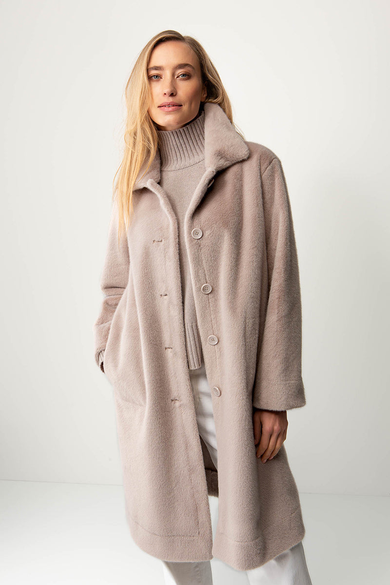 Coat in faux fur