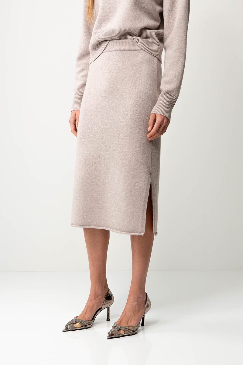 Knitted skirt with slit in merino wool