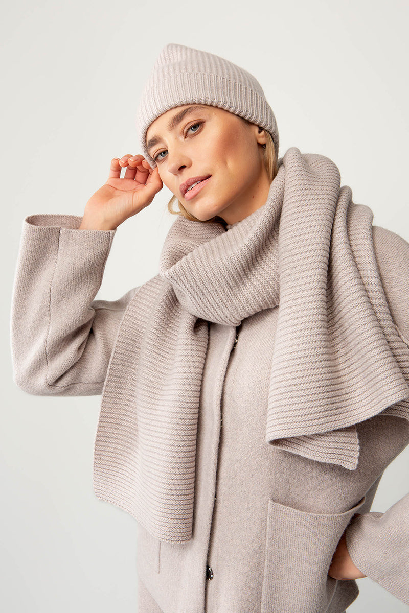Knitted scarf in merino wool