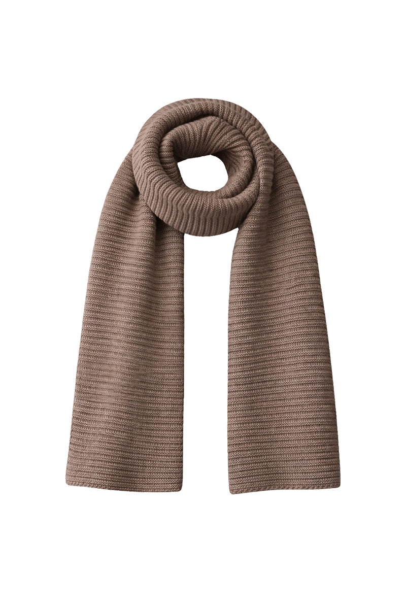 Knitted scarf in merino wool