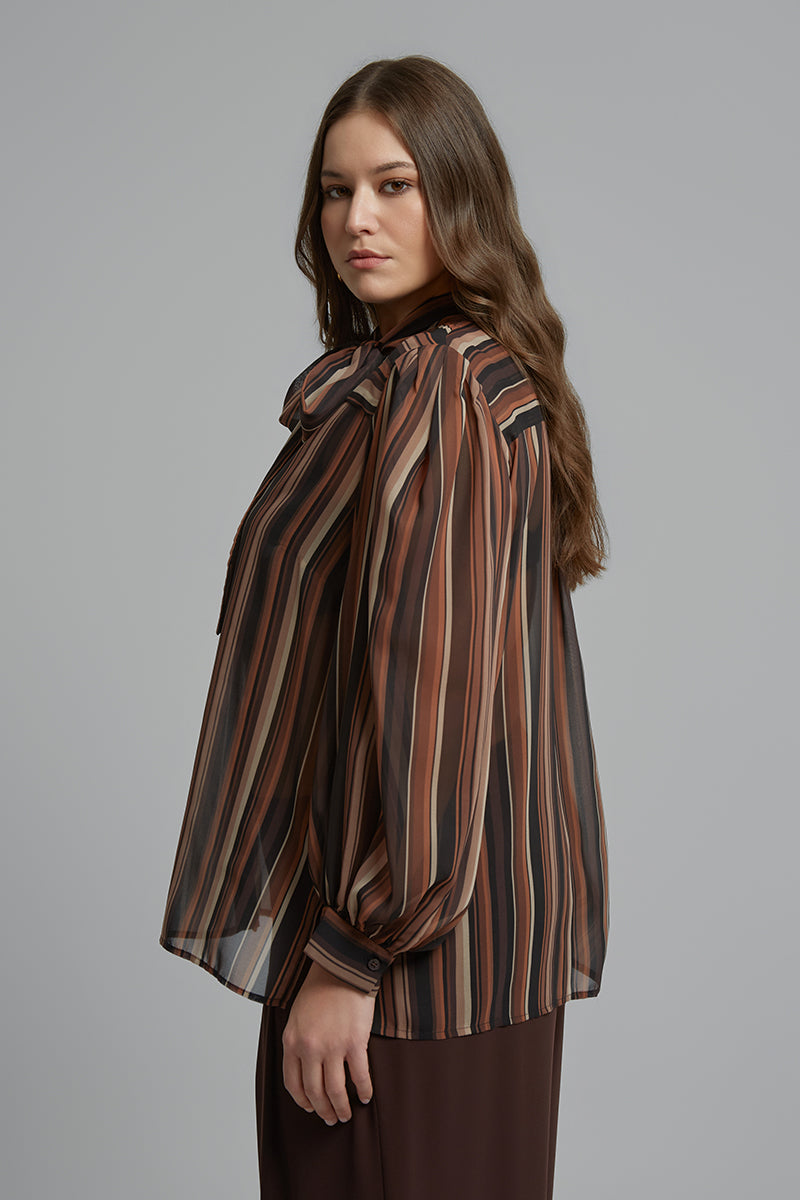 Blouse in stripes