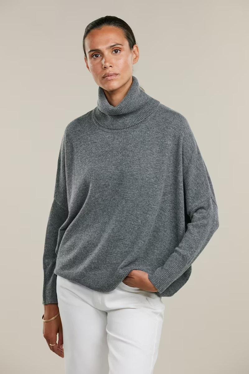 Kira with hight collar, knit