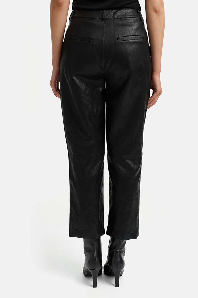 Pants in vegan leather