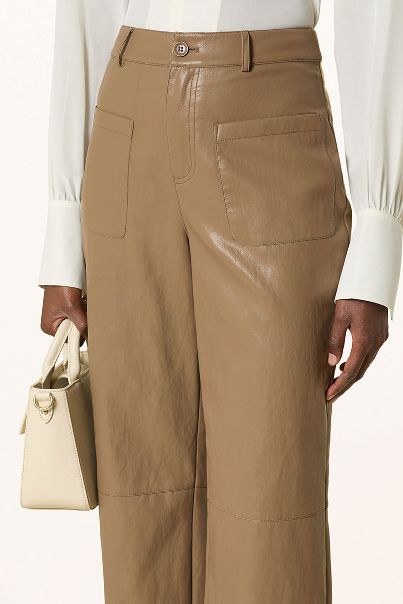 Pants in vegan leather
