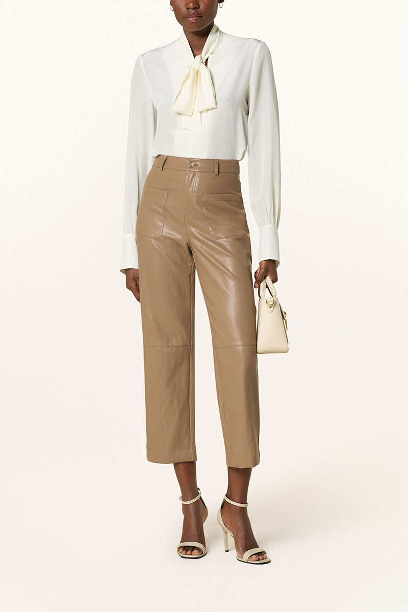 Pants in vegan leather