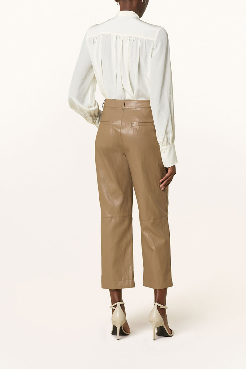 Pants in vegan leather