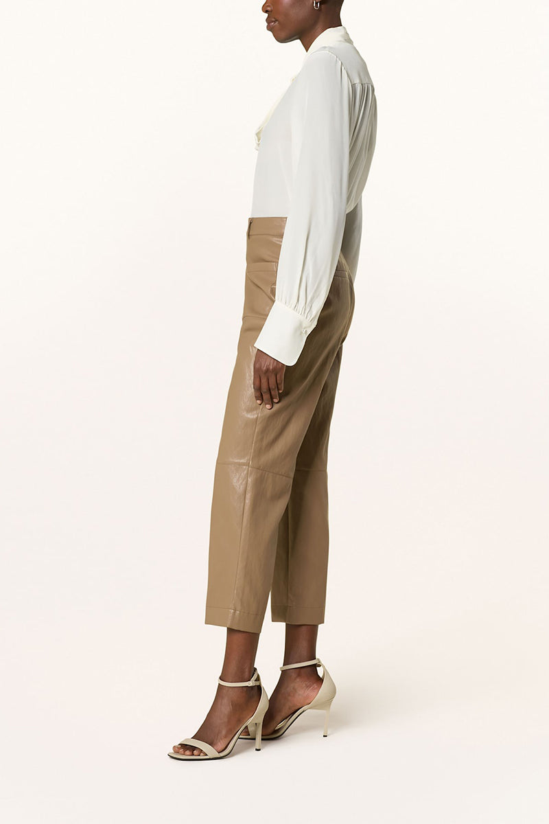 Pants in vegan leather