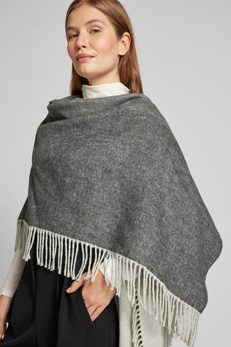 Cape with fringes