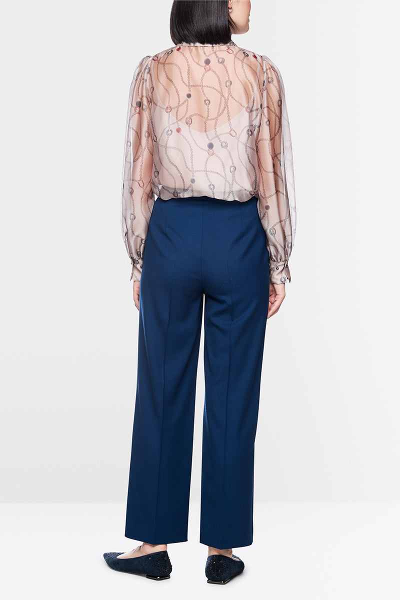 Delicate blouse with detachable top