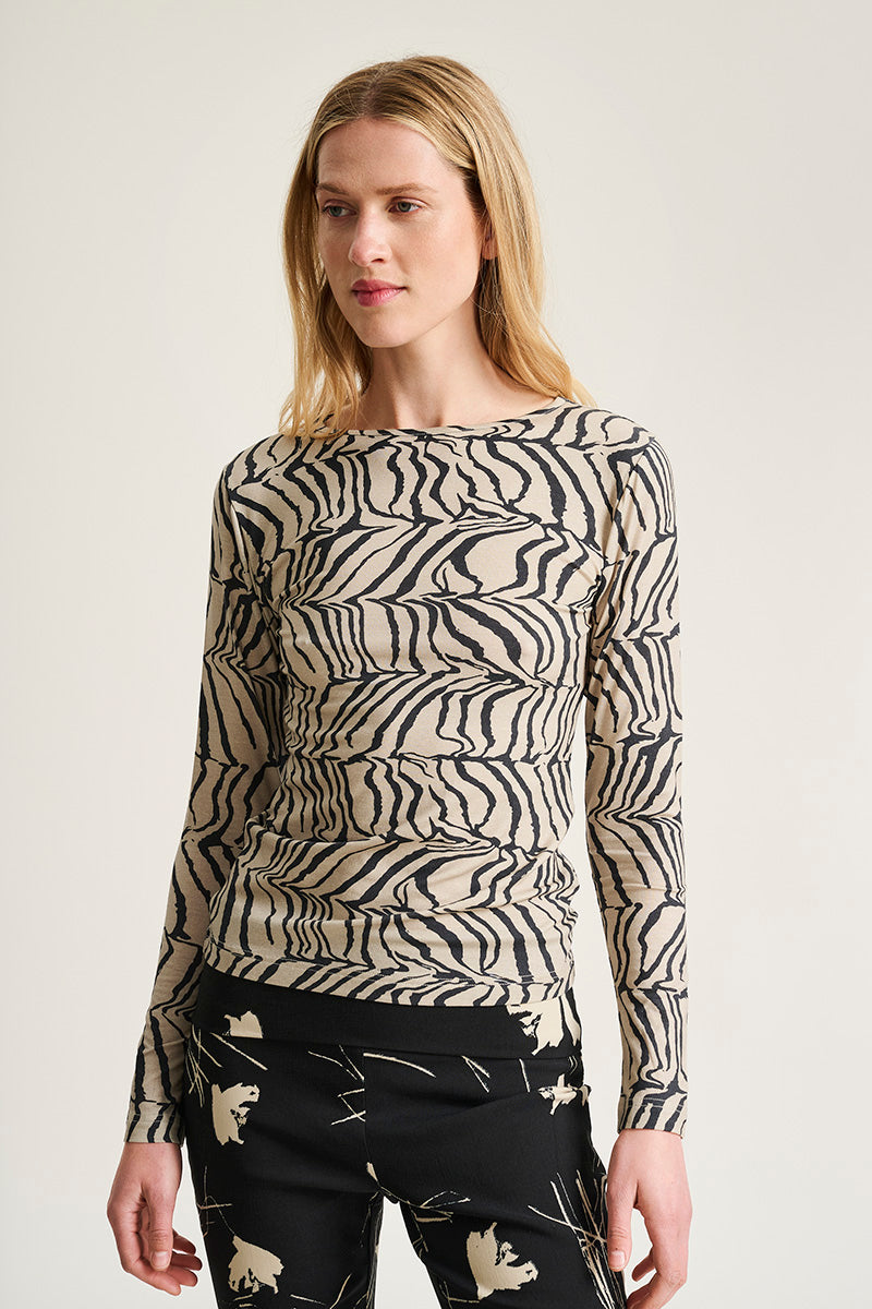 Yakumi blouse