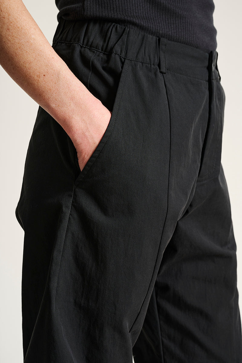 Tazuke trousers with pleats