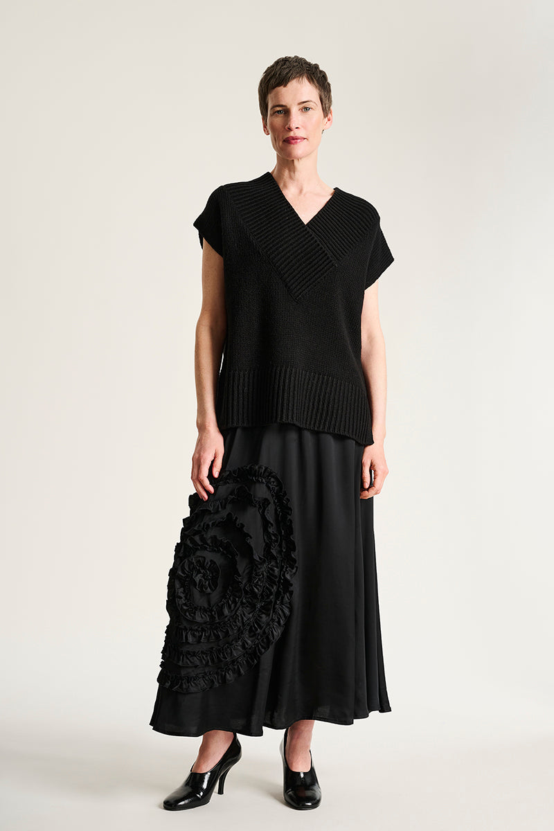 Kuhaku skirt with detail