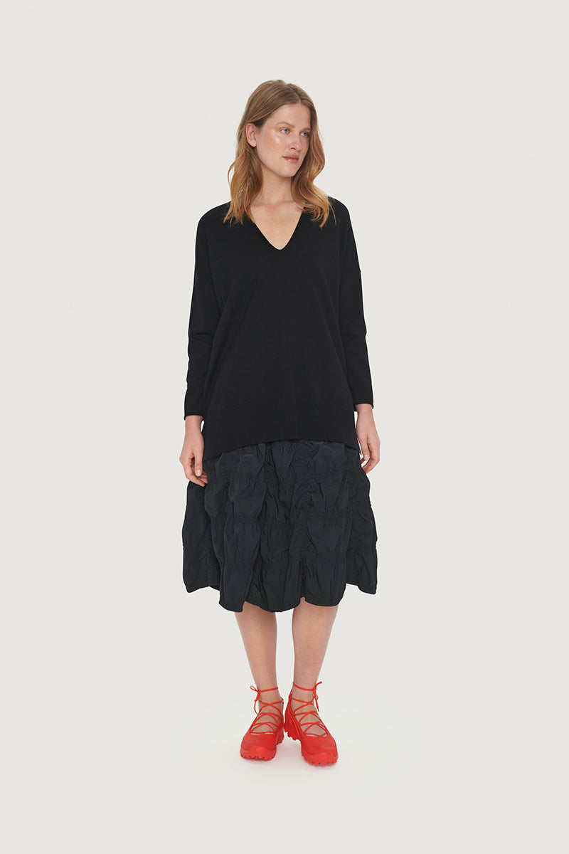 Saku blouse with v-neck