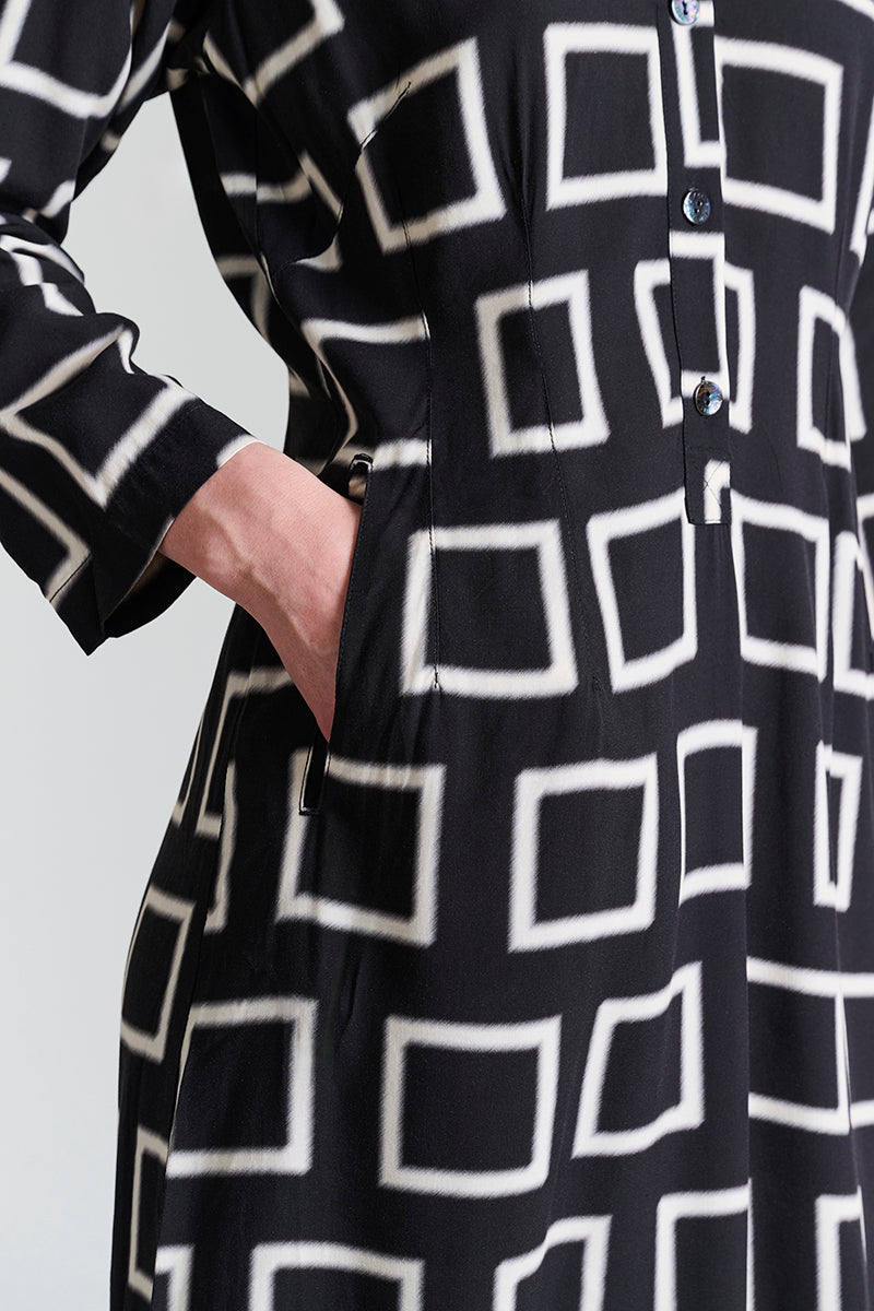 Iki dress with buttons