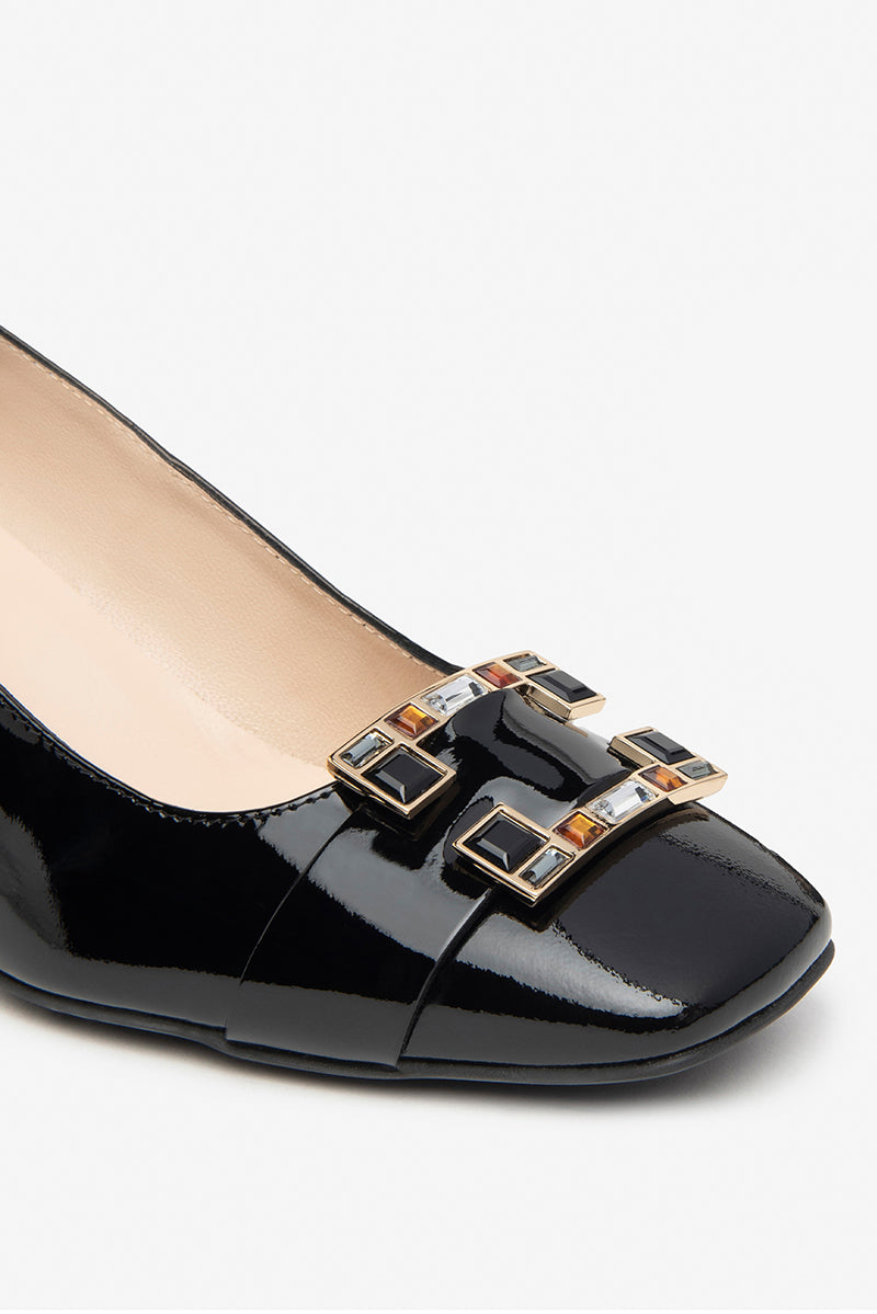 Vernice leather pumps