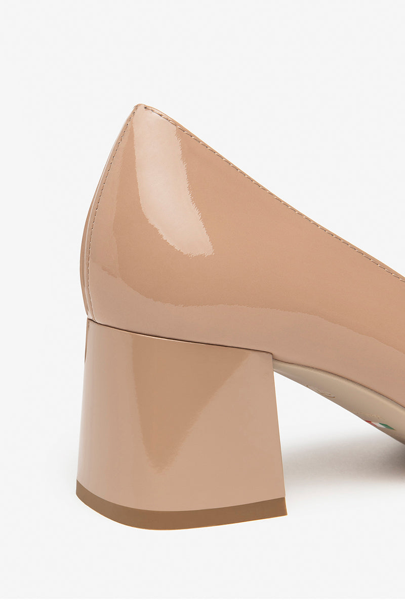 Vernice leather pumps