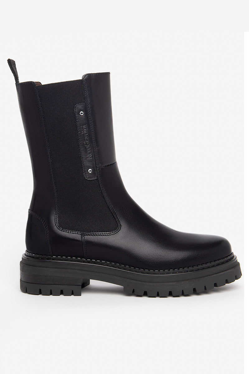 Leather chelsea boots