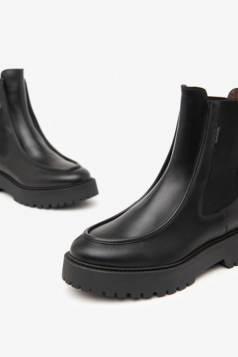 Leather chelsea boots