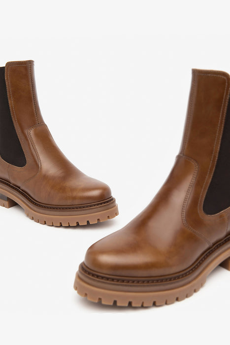 Leather chelsea boots