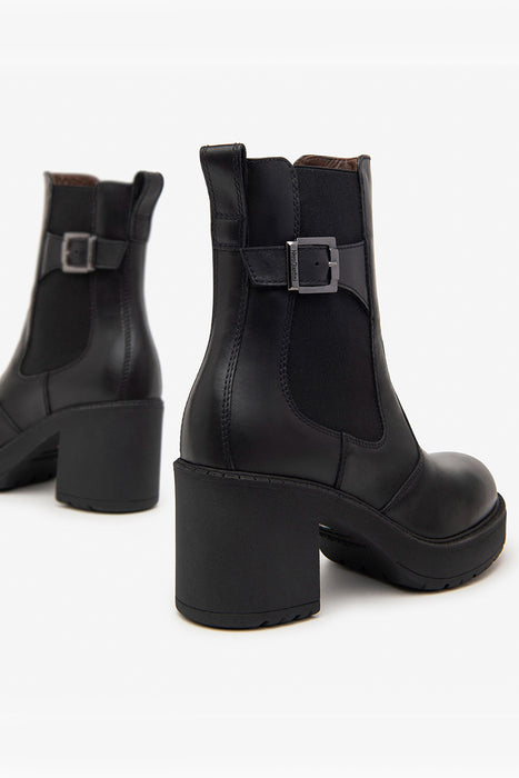 Leather chelsea boots