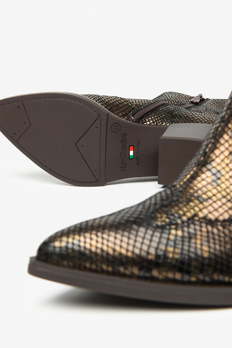 Leather chelsea boots