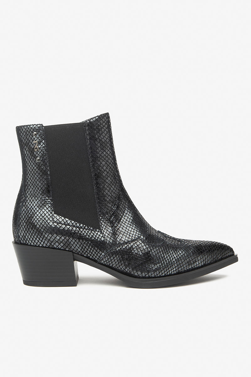 Leather chelsea boots