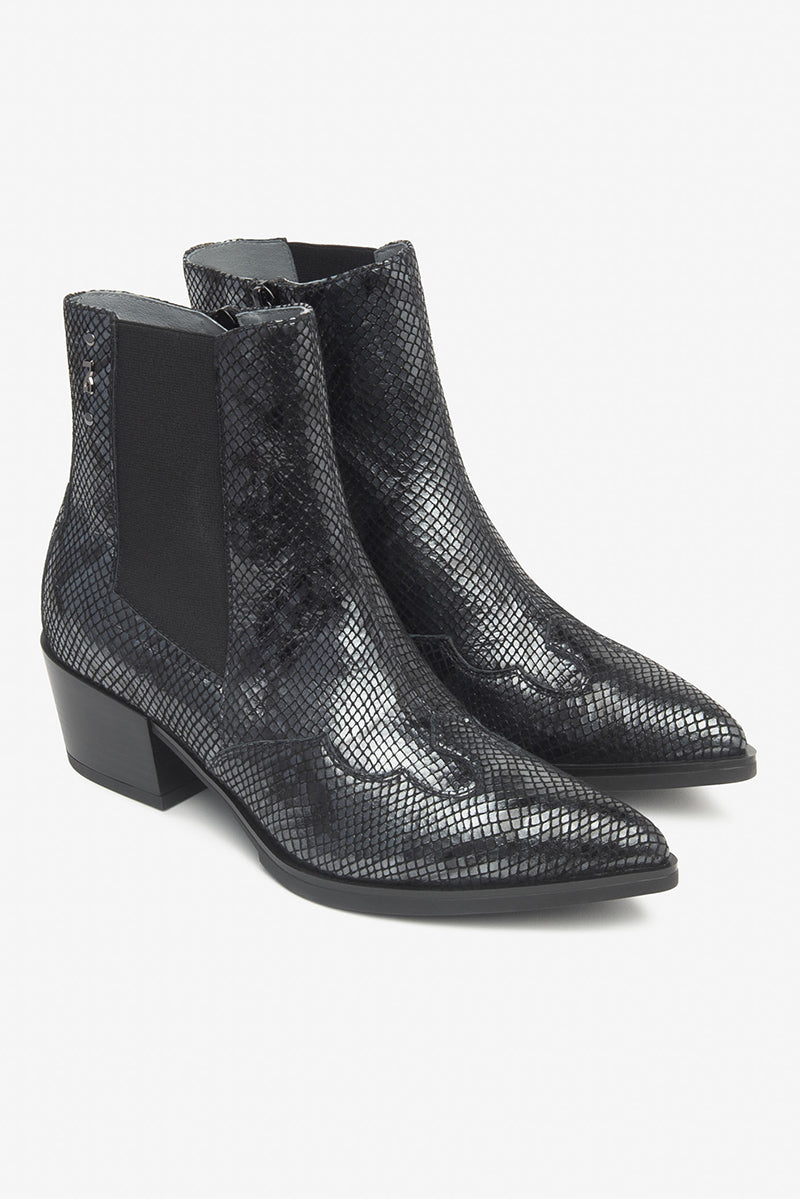 Leather chelsea boots