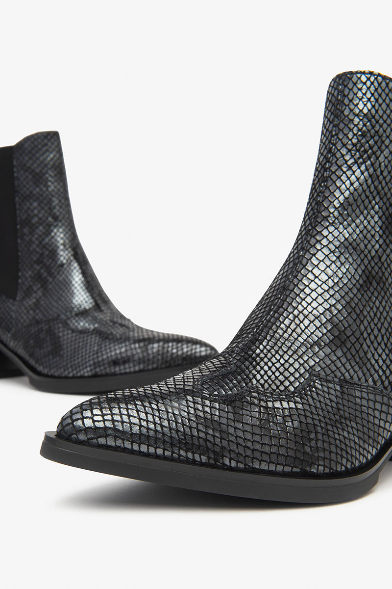 Leather chelsea boots