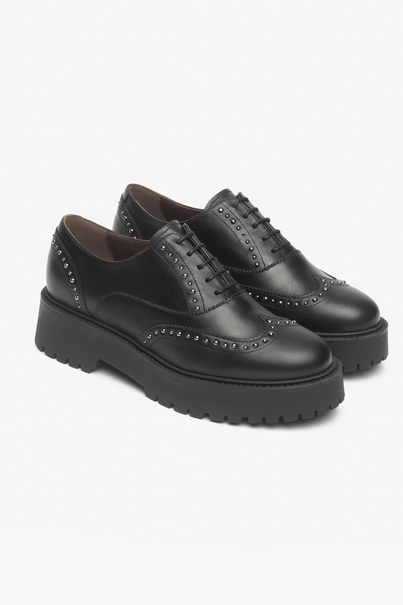 Leather tie-up shoes