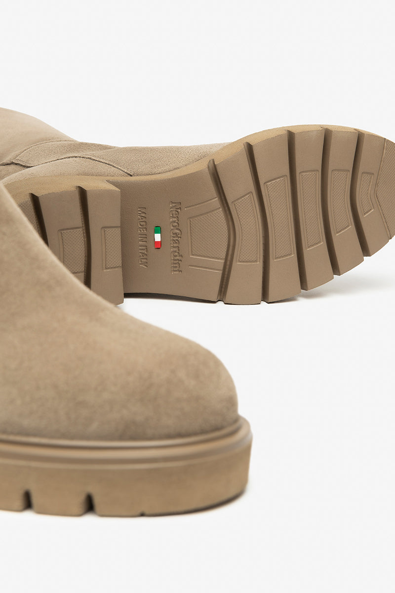 Suede boots
