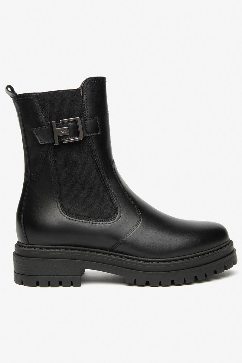 Leather chelsea boots