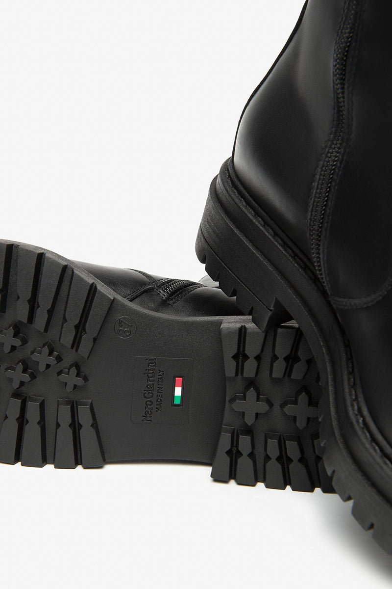 Leather chelsea boots