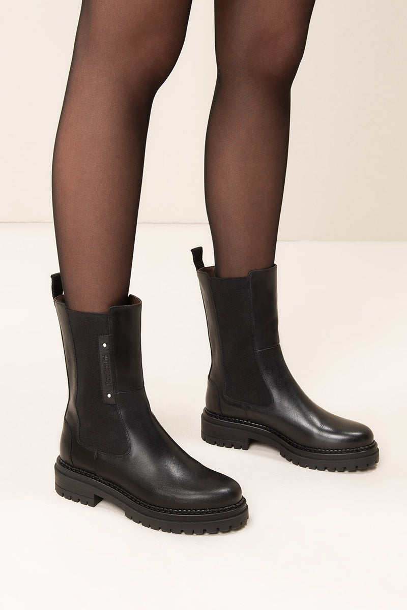 Leather chelsea boots