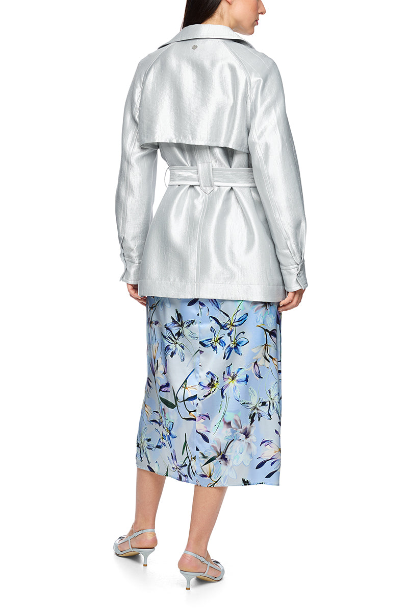 Lightweight outdoor jacket with shimmer