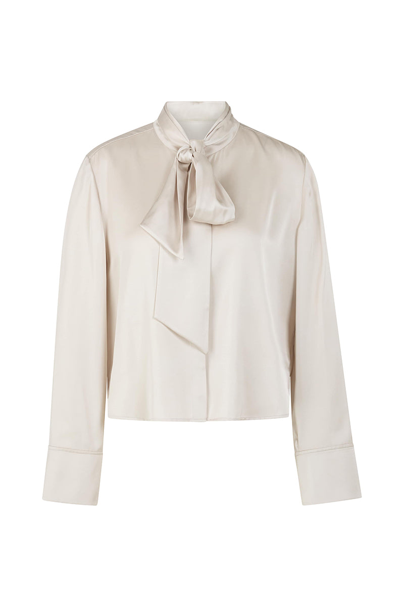 Feminine blouse with bow