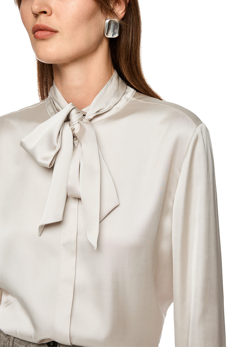 Feminine blouse with bow