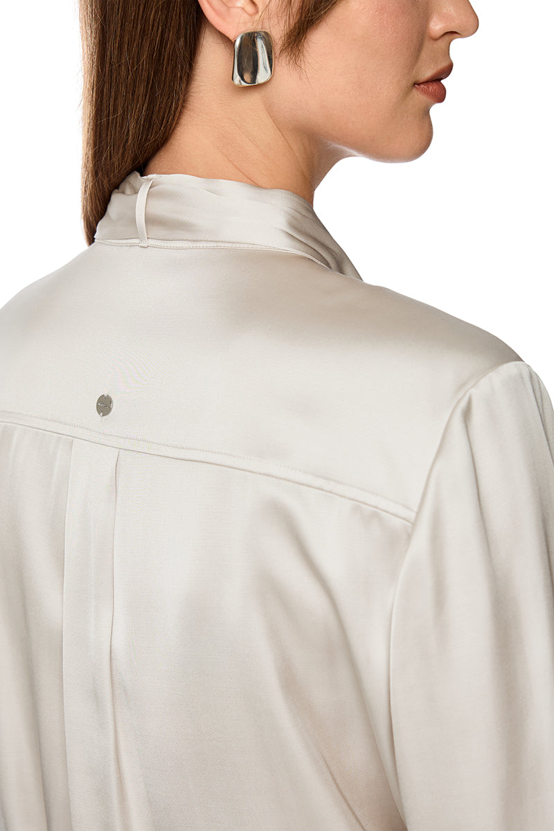 Feminine blouse with bow