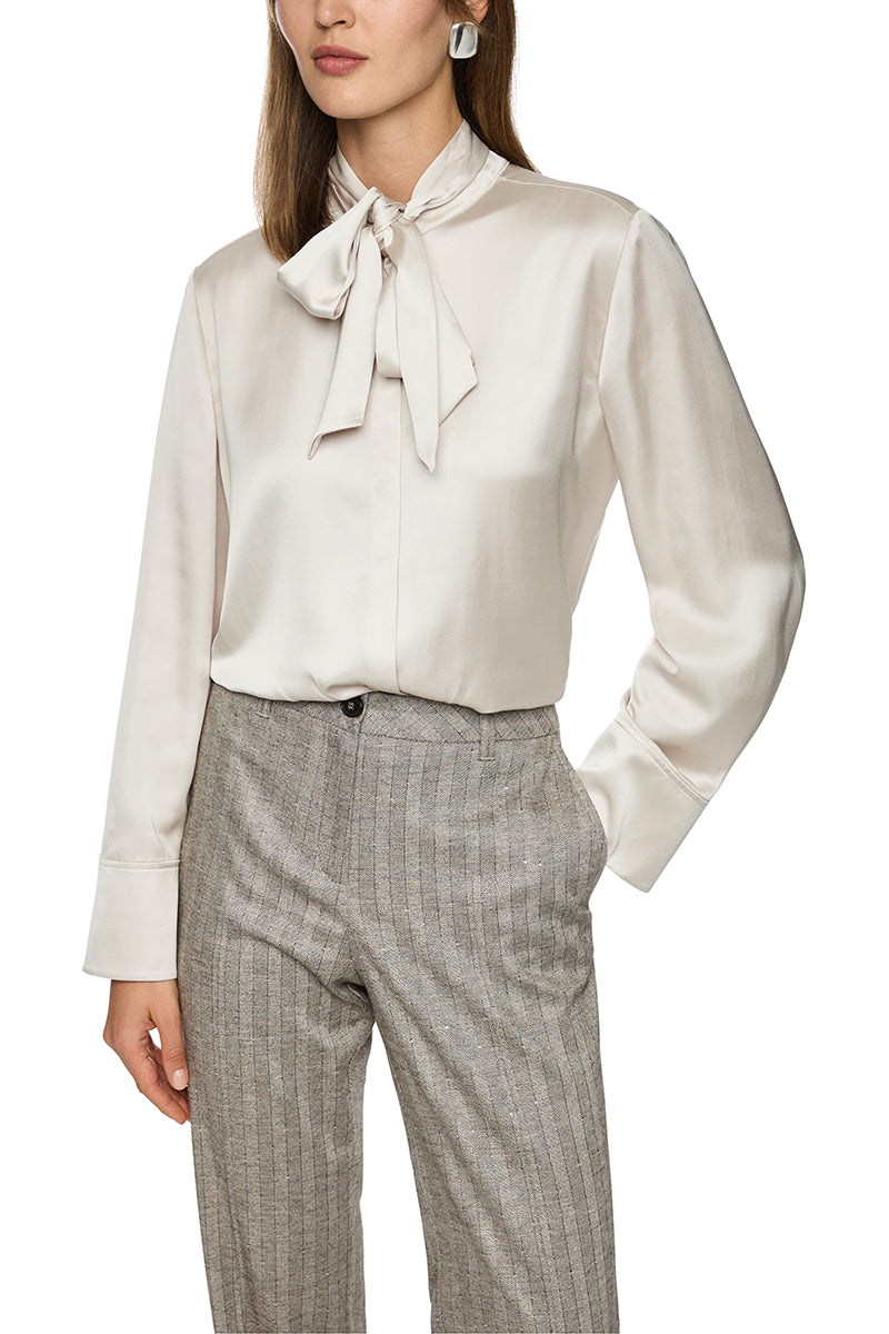 Feminine blouse with bow