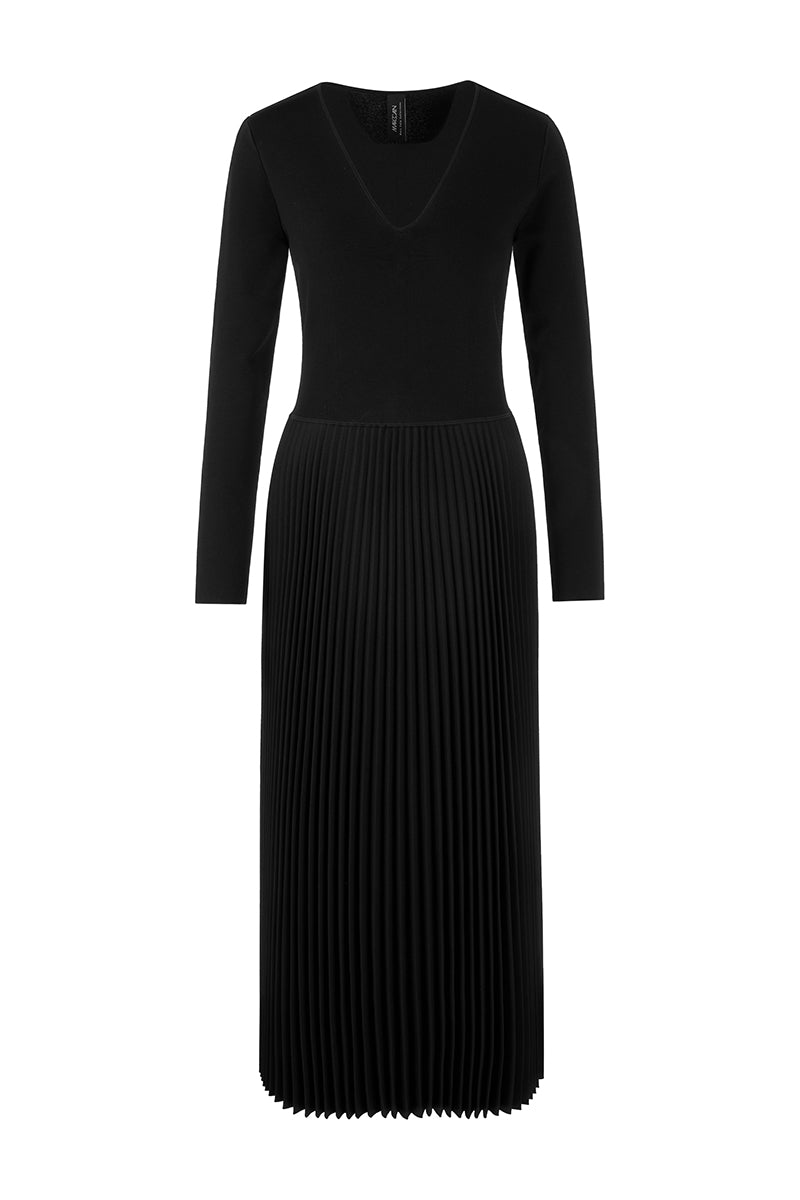 Dress with viscose and pleats