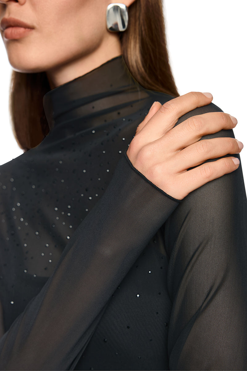 Long-sleeved mesh top with hotfix