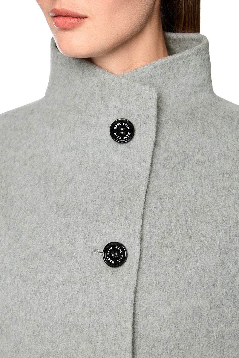 Sporty jacket with stand-up collar
