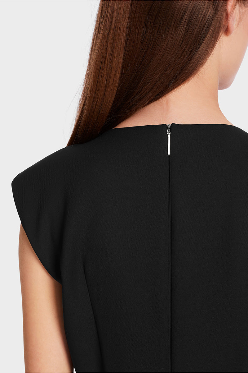 Figure-hugging dress with ruffle detail