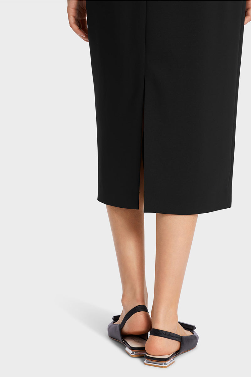 Figure-hugging dress with ruffle detail