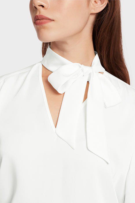 Blouse with a bow