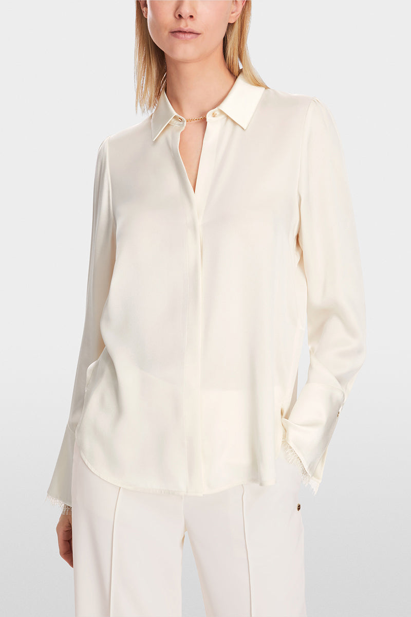 Fine silk blouse with chain button